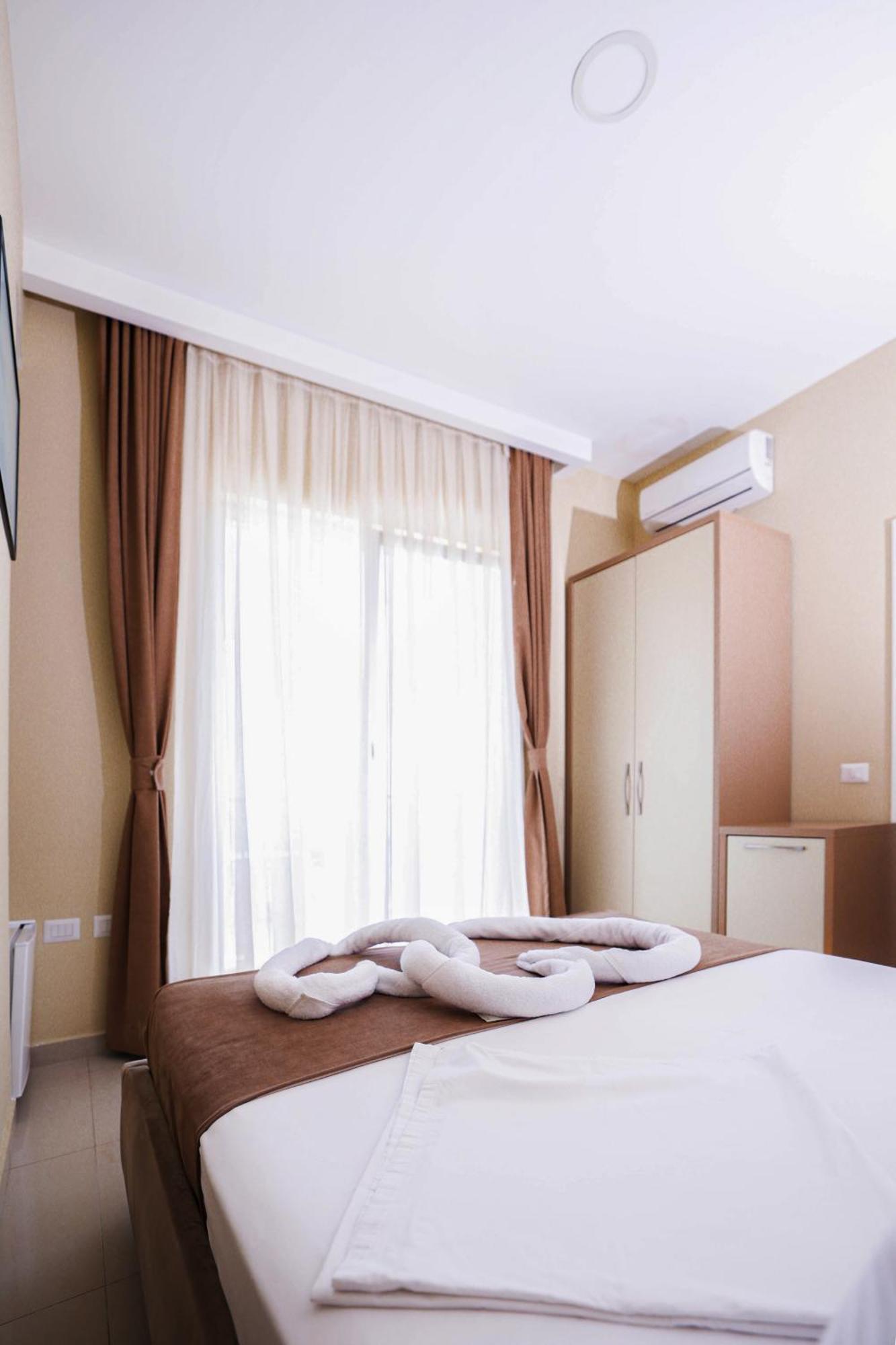 Shëngjin Hotel Frojd - Beach Front Resort מראה חיצוני תמונה