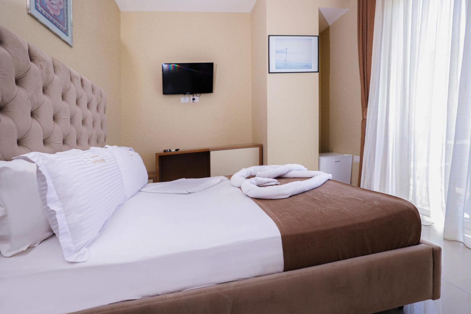 Shëngjin Hotel Frojd - Beach Front Resort מראה חיצוני תמונה