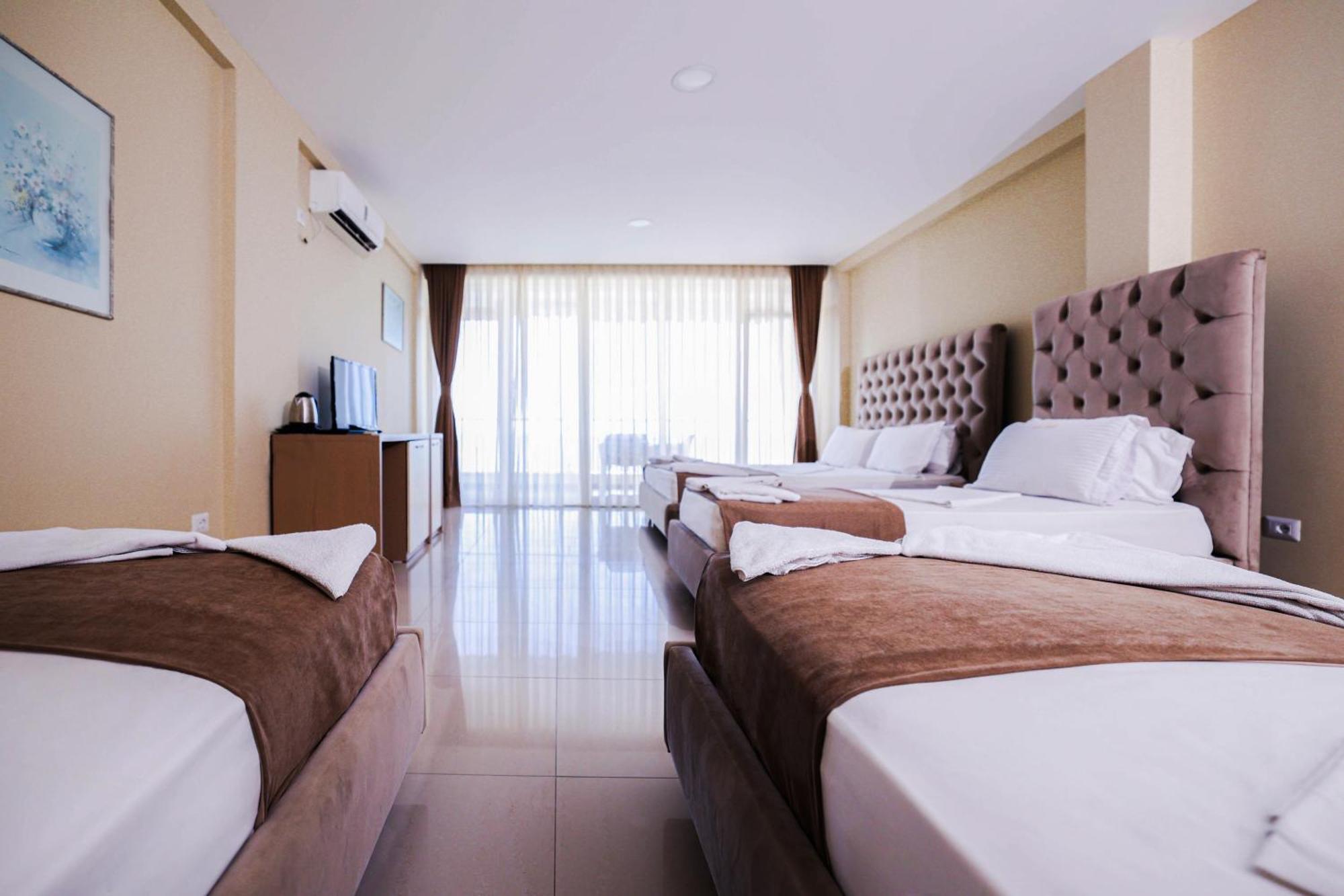 Shëngjin Hotel Frojd - Beach Front Resort מראה חיצוני תמונה